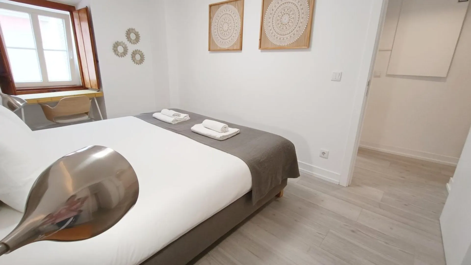 Lisbon Center Quiet Apartment-Lapa 2 Bathroom Portugal