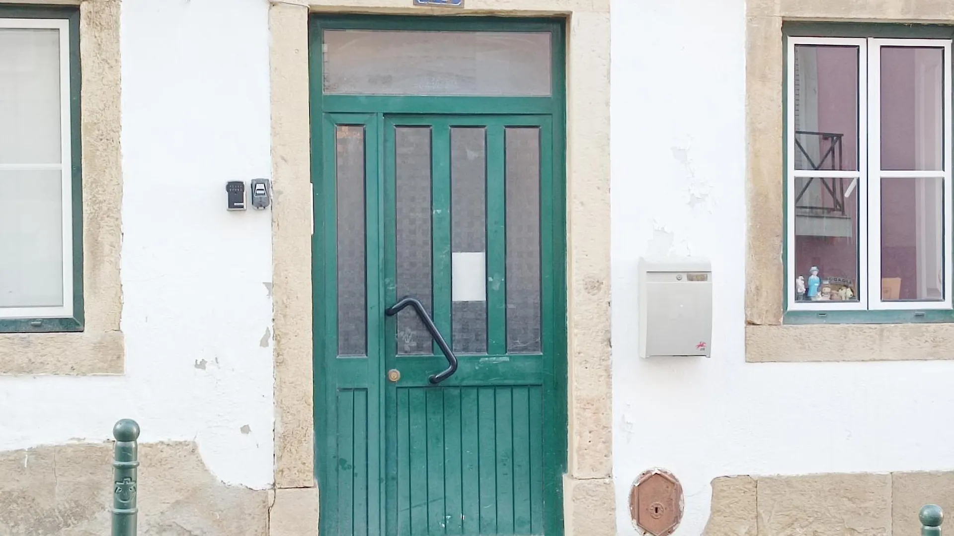 Lisbon Center Quiet Apartment-Lapa 2 Bathroom 0*,  Portugal
